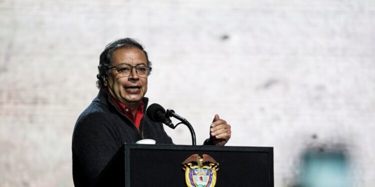 Colombia hace un balance, con distintos puntos de vista, sobre los dos años de gobierno de Gustavo Petro