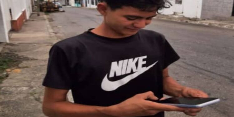 Régimen acusa de terrorismo a joven con discapacidad y problemas de salud