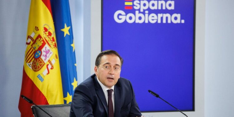 España confirma contactos con la oposición y Maduro sobre Venezuela