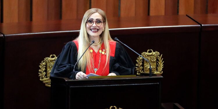 La estrecha relación de la presidenta del TSJ con el chavismo