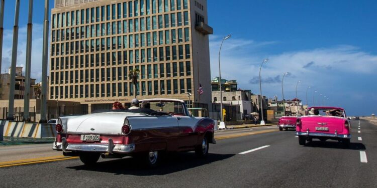 Embajada de EEUU en Cuba ofrece nuevas opciones de asistencia para solicitantes de visa