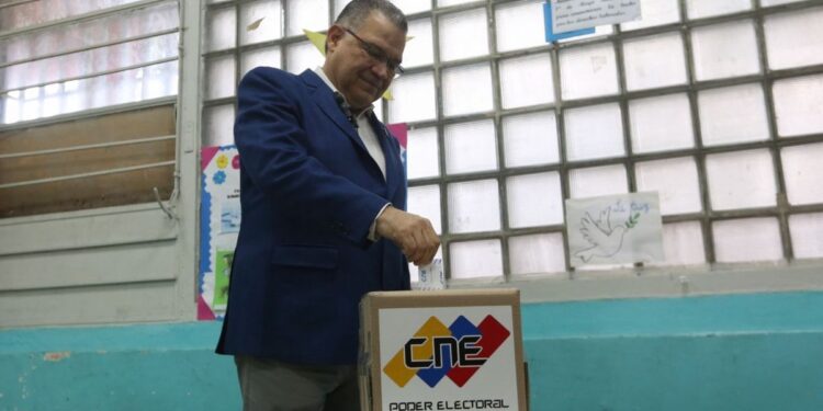 Exrector del CNE se niega a firmar acta con el Supremo chavista y exige conteo de votos