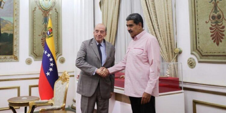 Presidente Maduro sostuvo reunión con el excanciller de Colombia Álvaro Leyva en Miraflores