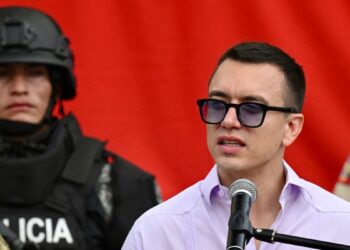 Ecuador pide a sus ciudadanos abandonar Israel pero mantiene a vicepresidenta en ese país