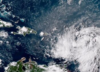 La tormenta tropical Ernesto golpeó este martes el nordeste del Caribe en su camino hacia Puerto Rico.