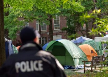 Universidades en EE UU establecen nuevas reglas contra protestas estudiantiles.