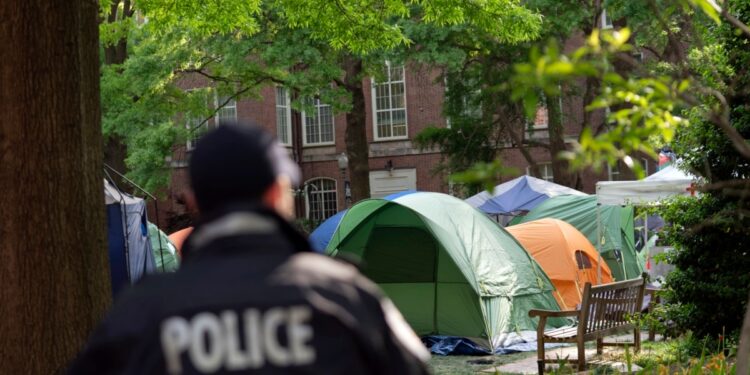 Universidades en EE UU establecen nuevas reglas contra protestas estudiantiles.