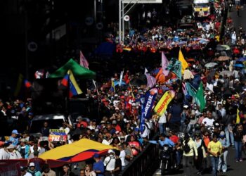Familiares angustiados por la detención de cientos de personas en Venezuela