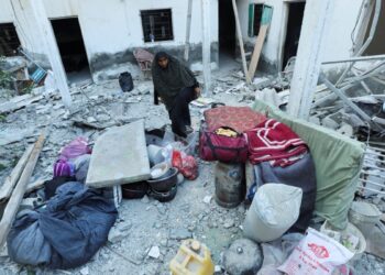 Bombardeos en Gaza matan a 18 personas y ataques a cuchillo en Tel Aviv dejan 2 fallecidos