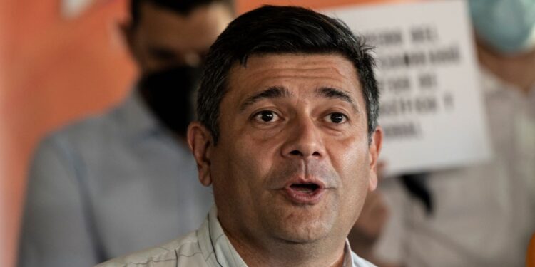 Esposa de opositor arrestado denuncia que no le han permitido verlo en seis días