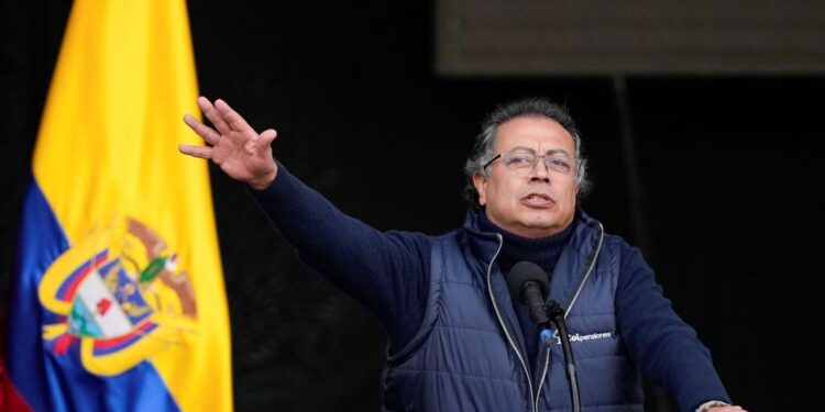 Escándalos de corrupción marcan la mitad del mandato de Petro