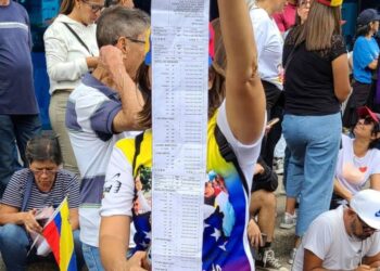 A un mes de las presidenciales, Caracas protesta en contra el fraude: Queremos cobrar