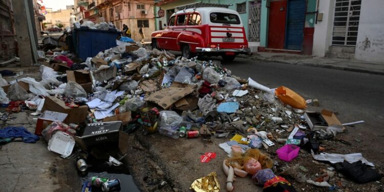 La Habana, una ciudad que se ahoga bajo una montaña de basura