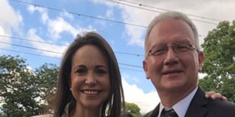 Detienen al abogado de la líder opositora María Corina Machado