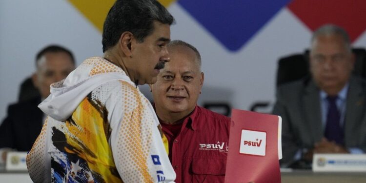 Proponen elevar el monto de la recompensa para capturar a Nicolás Maduro y Diosdado Cabello