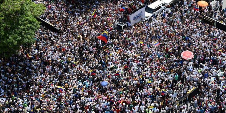 Maduro intenta desestimar concentración mundial contra fraude en Venezuela