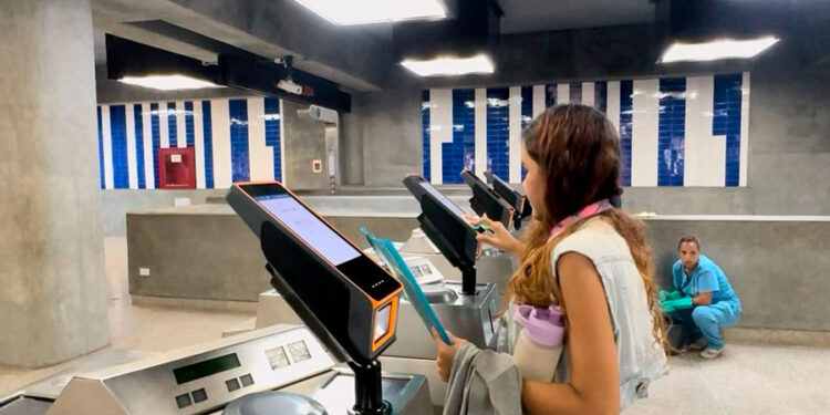 Ministro Ramón Velásquez denuncia hackeo contra el sistema Metro y web de Conviasa