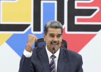 Maduro une al Tribunal Supremo al fraude, pide amparo para que avale resultado del CNE