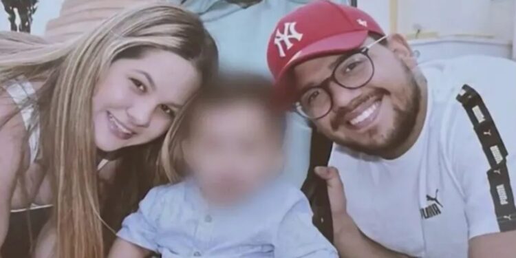 Venezolanos detenidos por dejar a su hijo encerrado en un vehículo en Miami