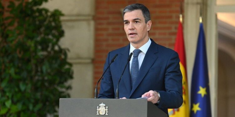 Gobierno español se mantiene firme en no reconocer victoria de Edmundo González