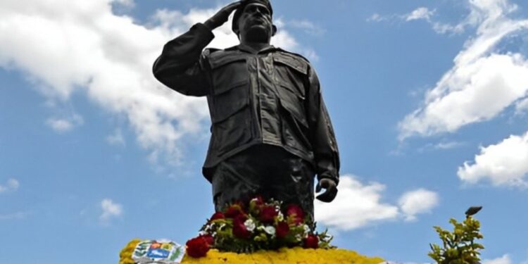 Nicolás Maduro inaugura nueva estatua de Chávez en La Guaira tras derribo de la anterior