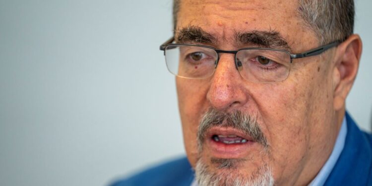 Fiscalía de Guatemala pide retirar inmunidad al presidente Arévalo