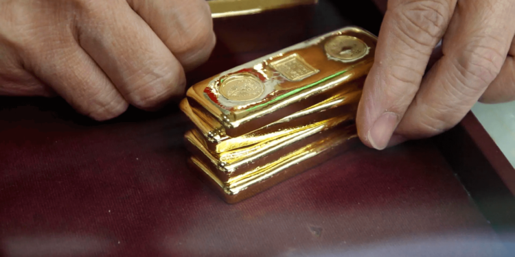 El precio del oro supera los 2.500 dólares y marca un nuevo máximo histórico
