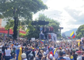 Con María Corina al frente, Caracas exige al régimen la publicación de las actas electorales