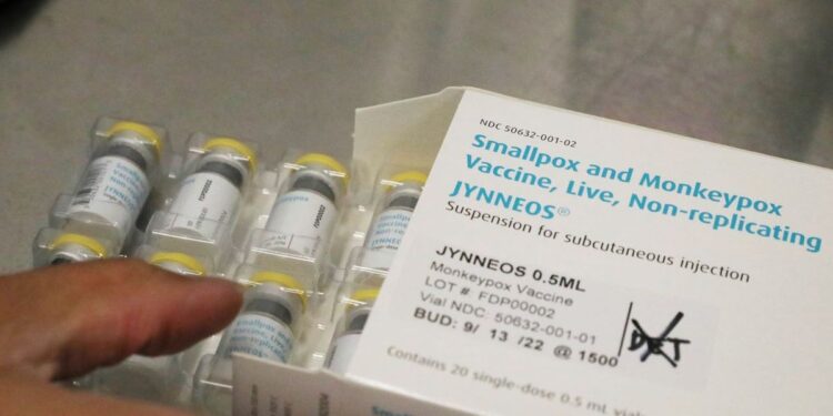 La OMS insta a aumentar la producción de vacunas contra el mpox (viruela símica)