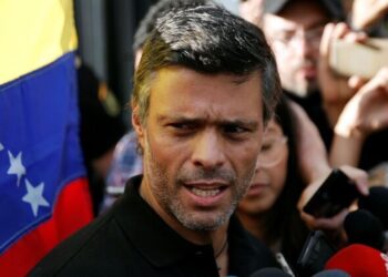 EN VIDEO: Lluvia de pitas y abucheos se llevó Leopoldo López en España