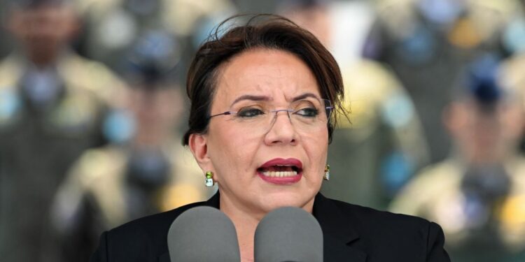 ¿Por qué la prochavista Xiomara Castro suspendió el tratado de extradición con EEUU?