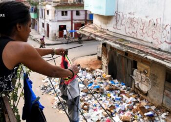 En Fotos | La basura se acumula en Cuba en medio de la propagación del virus Oropouche