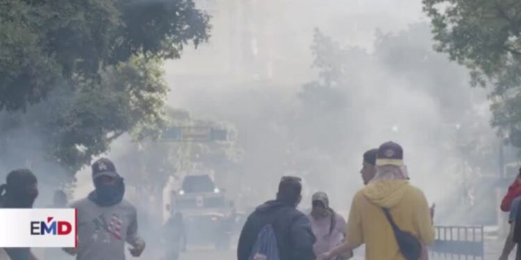 Adolescentes excarcelados en Venezuela siguen bajo investigaciones