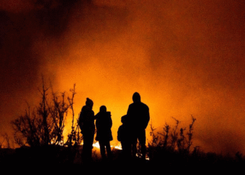 Incendios forestales en Suramérica causan alertas sobre la lluvia negra y la capa de ozono