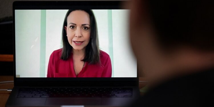 convocan “enjambres” de protesta. Maduro rechaza presiones en la ONU.