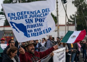 México: Manifestantes bloquean accesos al Congreso ante inminente votación de la reforma judicial