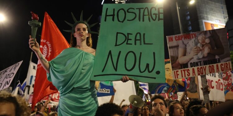 El presidente Joe Biden condena la muerte de rehenes en Gaza, entre ellos un ciudadano estadounidense