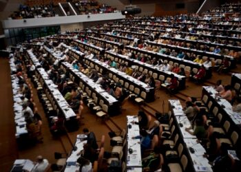 Cuba reconoció sus fallas ante la crisis económica de la isla pero acusó a EEUU de asfixiarla