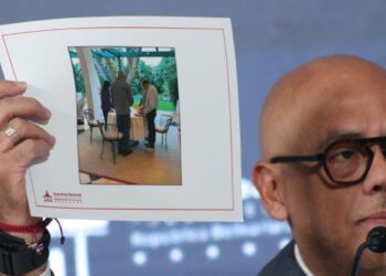 Edmundo González dice que fue forzado a reconocer victoria de Maduro para salir de Venezuela