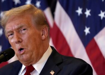 Presentan cargos contra tres agentes iraníes sospechosos de hackear campaña de Trump