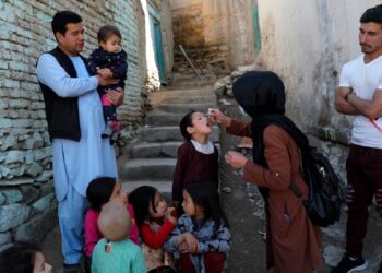 El Talibán suspende vacunaciones contra la polio en Afganistán, según la ONU