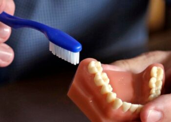 La menopausia puede ocasionar problemas dentales, dicen especialistas