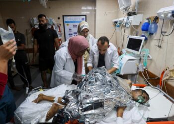 Israel ataca Gaza mientras la intensa lluvia agrava la miseria de los palestinos desplazados