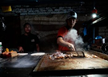 Ecuador se debate entre la escasez de agua, los apagones y la inseguridad