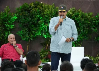 Jefe de Estado: El viejito se escapó de las manos de las Sayona y cayó en las manos del vampiro