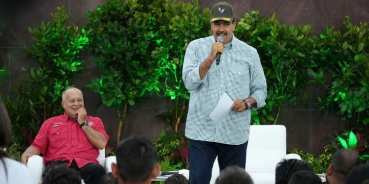 Jefe de Estado: El viejito se escapó de las manos de las Sayona y cayó en las manos del vampiro