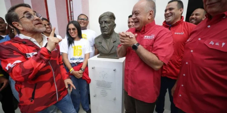 Diosdado Cabello inauguró casa del PSUV y develó busto del Comandante en Valencia (+fotos)
