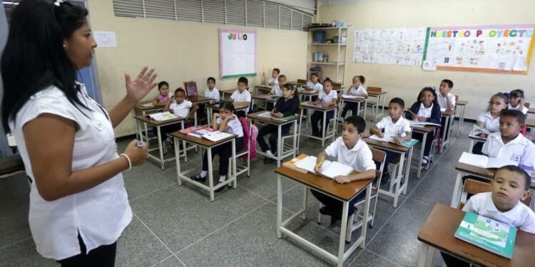 Presidente Nicolás Maduro: Gracias a las BRICOMILES el regreso a clases será de primer nivel