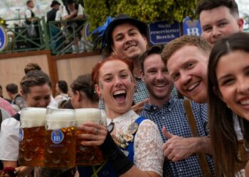 Inicia el Oktoberfest en Alemania, el festival cervecero más grande del mundo