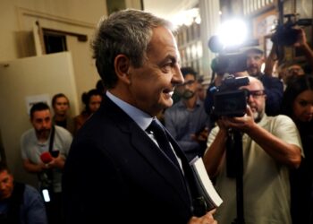 Piden alerta roja contra Milei. Zapatero gestionó exilio de González.